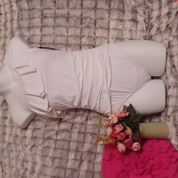 🎀PRICE DROP TODAY 🎀NWT BEAUTIFUL SWIMSUIT 🩱 - Picture 3 of 6